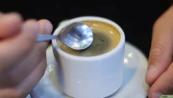 Come bere l'espresso